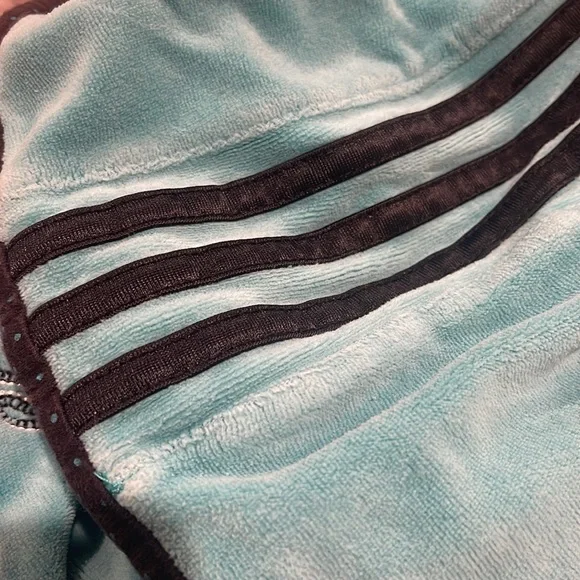 ADIDAS Girls Velour Tracksuit - Picture 7 of 7